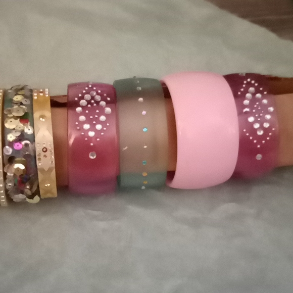 13 VINTAGE CHUNKY BEDAZZLED 80'S BANGLES - Picture 2 of 9